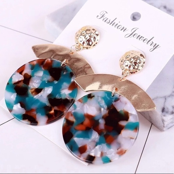 Jewelry - 🎉HPx2🔷3 for $25🔷Trendy Acrylic Dangle Earrings